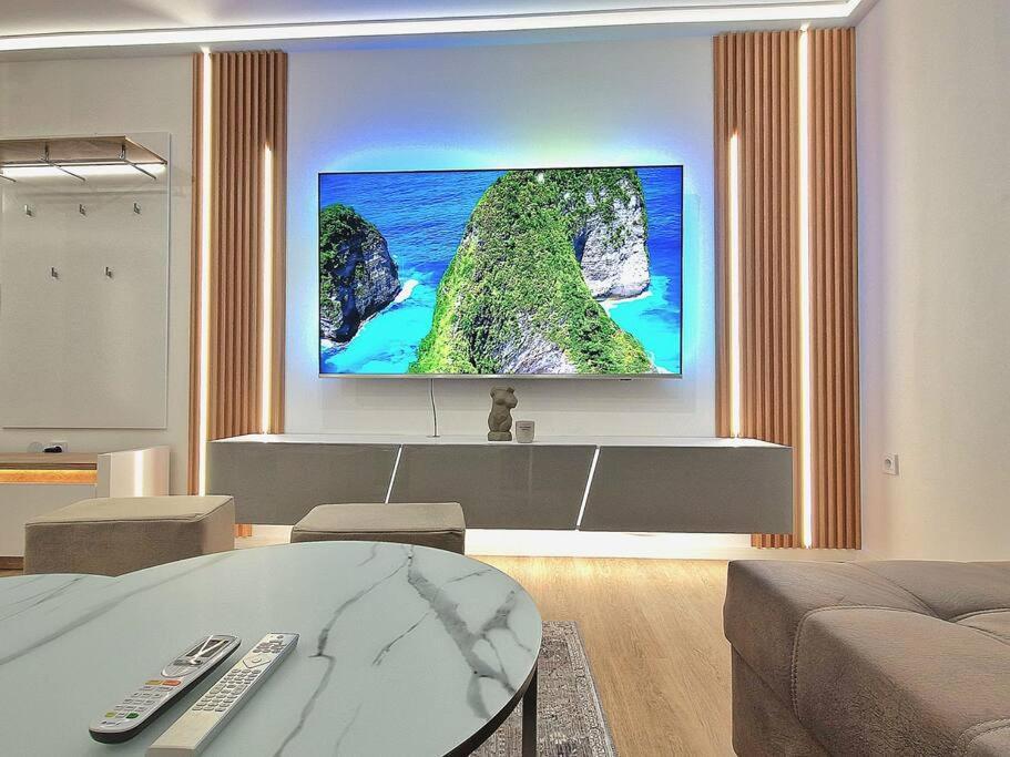 Luxury Apartment. 75 Inches Tv Varna Exterior foto