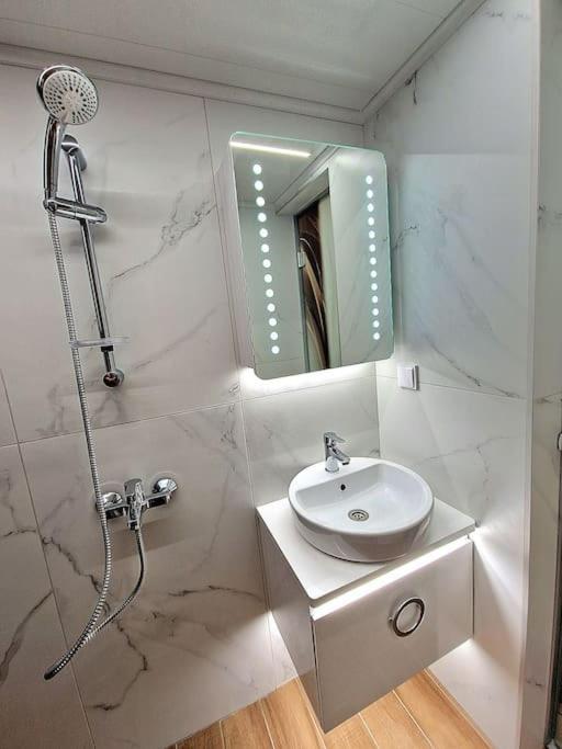 Luxury Apartment. 75 Inches Tv Varna Exterior foto