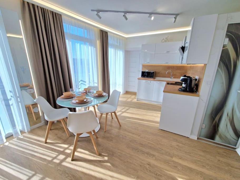 Luxury Apartment. 75 Inches Tv Varna Exterior foto
