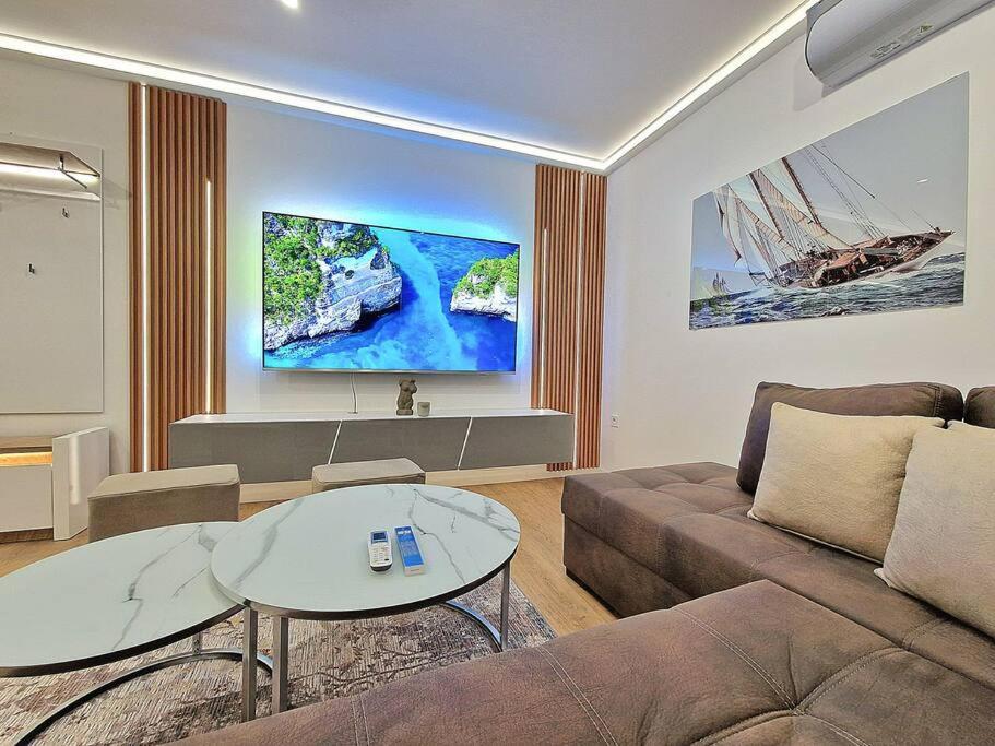 Luxury Apartment. 75 Inches Tv Varna Exterior foto