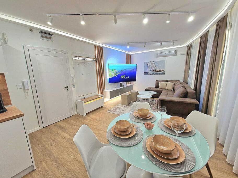 Luxury Apartment. 75 Inches Tv Varna Exterior foto
